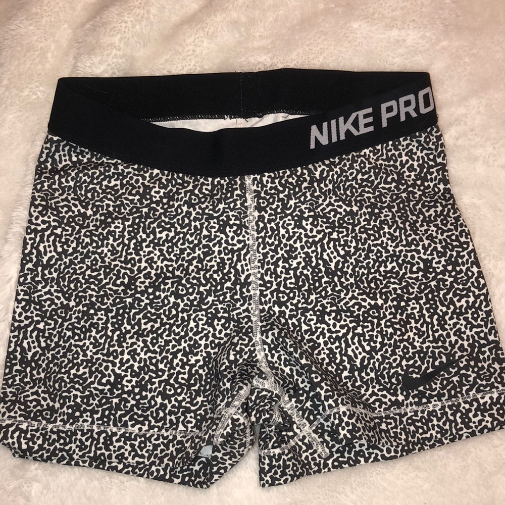 Specked Nike Pros